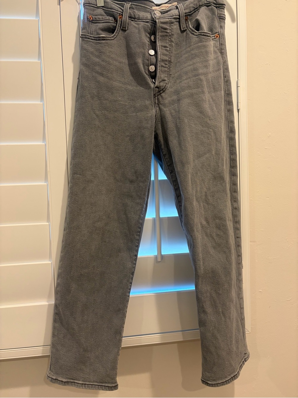 Levi’s Ribcage Straight Ankle Jeans washed grey denim (Size 29)